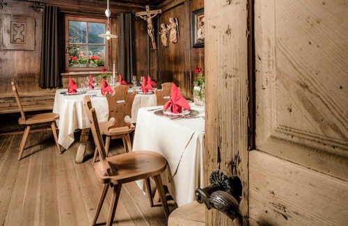 Novacella Hotel | Hotel Pacherhof: Pet-Friendly Oasis with Spa & Pool