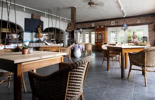 Weelde Hotel | Budget-Friendly Hotel Pacific with Pool & Breakfast