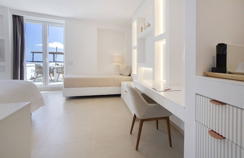 Ischia Porto Hotel | Hotel Pagoda: Ocean View Bliss with Spa & Perfect Rating