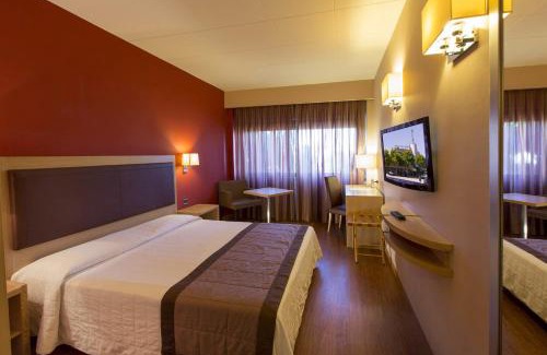 Osimo Hotel | Relaxing Retreat at Hotel Palace del Conero with Pool & Ocean View