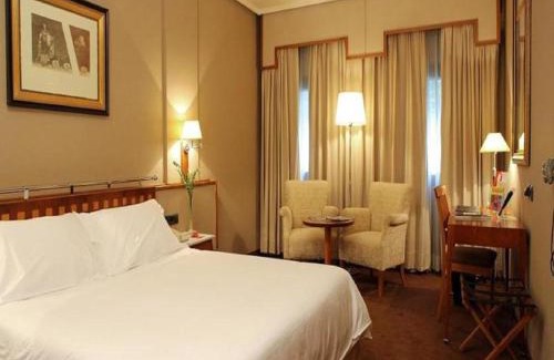 Zaragoza Old Town Hotel | Discover Hotel Palafox: 5-Star Stay with Pool & Restaurant