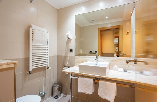 Sant Julia de Ramis Hotel | Discover Hotel Palau de Girona: Spa Retreat & Family-Friendly