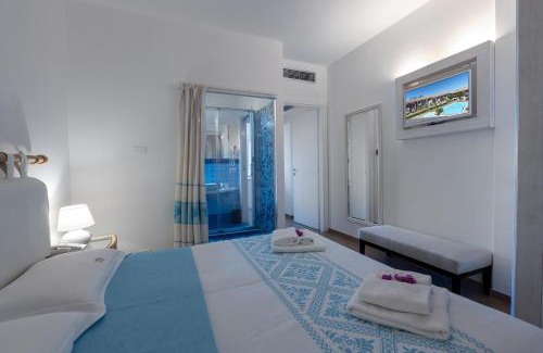 Palau Hotel | Elegant Hotel Palau: Pet-Friendly with Oceanfront Views