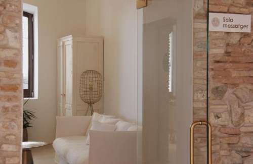 Castello d'Empuries Hotel | Unforgettable Stays at Hotel Palau Macelli with Ocean Views