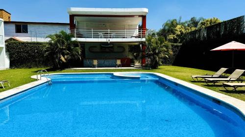 Cocoyoc Hotel | Relax at Hotel Palmas Cocoyoc with Pool and Breakfast
