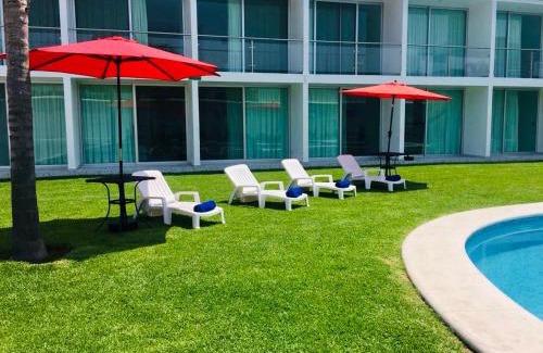 Cocoyoc Hotel | Relax at Hotel Palmas Cocoyoc with Pool and Breakfast