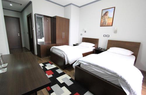 Kruje Hotel | Experience Hotel PANORAMA: Castle Views and Family Amenities