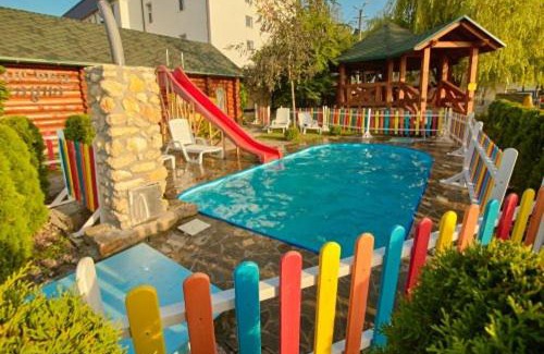 Kremenets Hotel | Explore Hotel Panorama: Family-Friendly with Pool & Dining