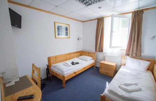 Kremenets Hotel | Explore Hotel Panorama: Family-Friendly with Pool & Dining
