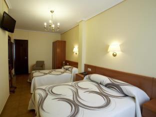 Vigo Hotel | Cozy Hotel Pantón: Family-Friendly with Breakfast Included