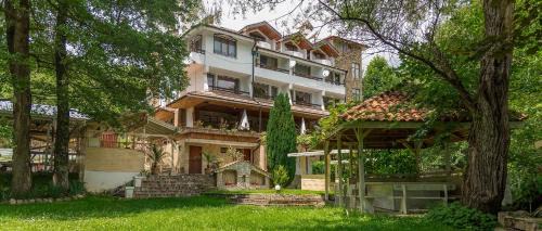 Kalofer Hotel | Discover Hotel Paradise Place: Pet-Friendly Oceanfront Retreat