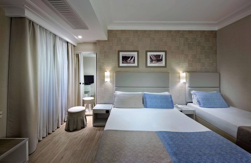 Mergellina Hotel | Relax at Hotel Paradiso: 4-Star Comfort with Pool & Spa
