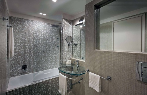 Mergellina Hotel | Relax at Hotel Paradiso: 4-Star Comfort with Pool & Spa