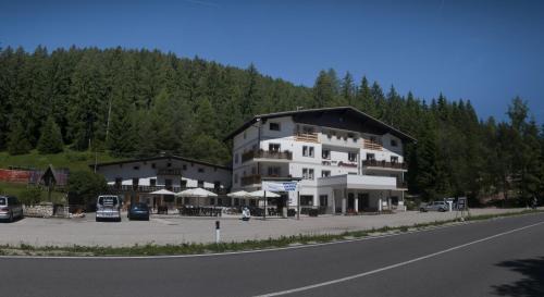 Sarnonico Hotel | Pet-Friendly Hotel Paradiso with Breakfast & Accessible Features