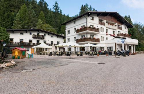 Sarnonico Hotel | Pet-Friendly Hotel Paradiso with Breakfast & Accessible Features