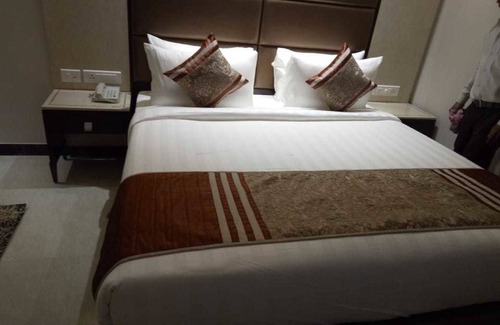 Firozabad Hotel | Family-Friendly Retreat at Hotel Parador with Kitchen Access