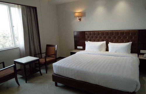 Firozabad Hotel | Family-Friendly Retreat at Hotel Parador with Kitchen Access