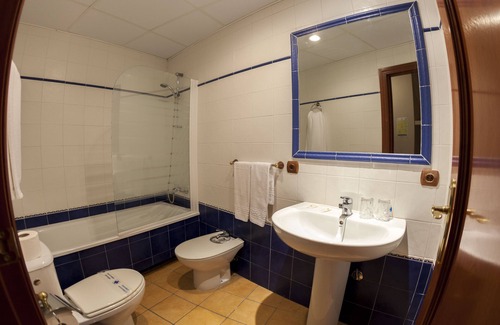 Rus Hotel | Discover Hotel Paraje La Lambra: Rated 9.4 with Pool & Spa