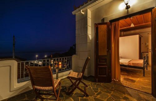 Charakas Hotel | Exceptional Oceanfront Stay at Hotel PARALIAKO Kyparissi