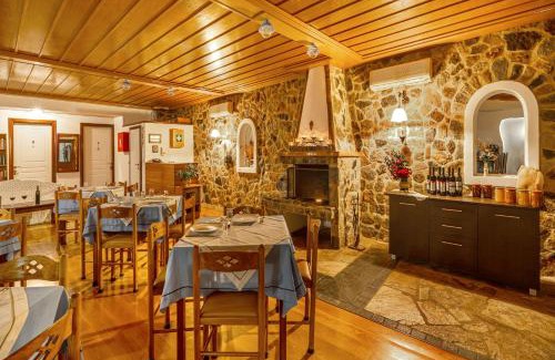 Charakas Hotel | Exceptional Oceanfront Stay at Hotel PARALIAKO Kyparissi