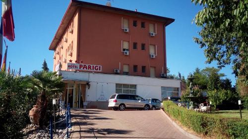 Castel San Pietro Terme Hotel | Pet-Friendly Hotel Parigi with Breakfast and Accessibility
