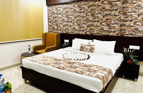 Shamshabad Hotel | Convenient Hotel Park Airport Zone - Pet Friendly & More