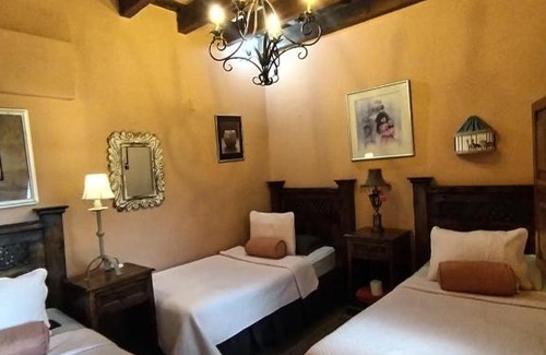 Antigua Guatemala Hotel | Experience Hotel Pasillo Rholyn: 5-Star Family Haven