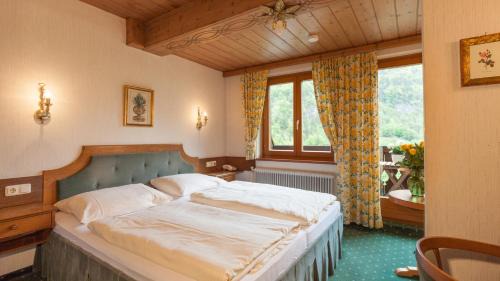 Golling an der Salzach House | Relax at Hotel Pass Lueg: Pet-Friendly with Spa & Dining