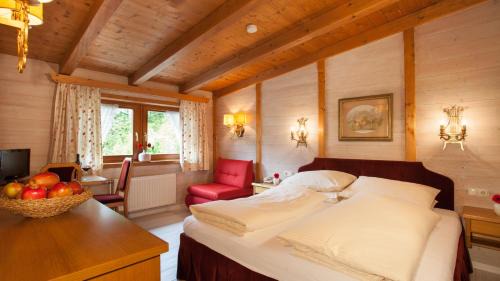 Golling an der Salzach House | Relax at Hotel Pass Lueg: Pet-Friendly with Spa & Dining