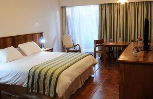 Capao Bonito Hotel | Discover Hotel Passarim: 4-Star Comfort with Pool & Dining