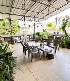 Pajifond Hotel | Cozy Retreat at Hotel Paulino with Family-Friendly Dining