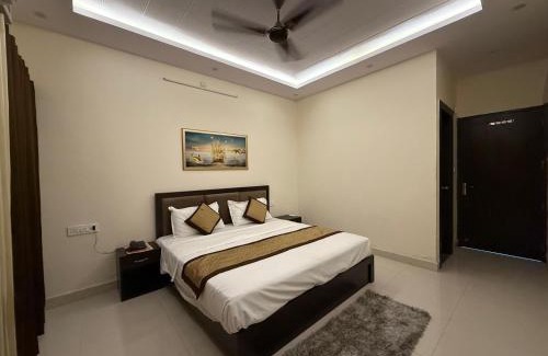 Haldwani Hotel | Hotel Pear