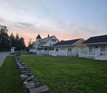 Pemaquid Point Hotel | Discover Family-Friendly Stays at Hotel Pemaquid