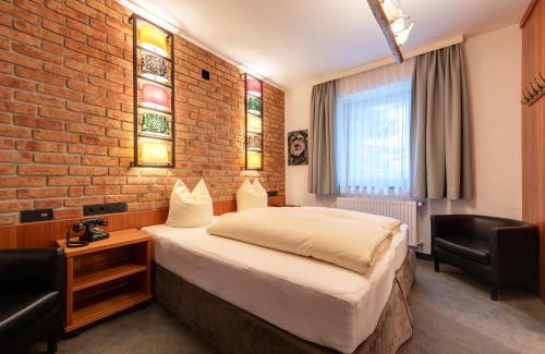 Sankt Anton am Arlberg Apartment | Welcoming Hotel Pension Kirchplatz with Top Guest Ratings