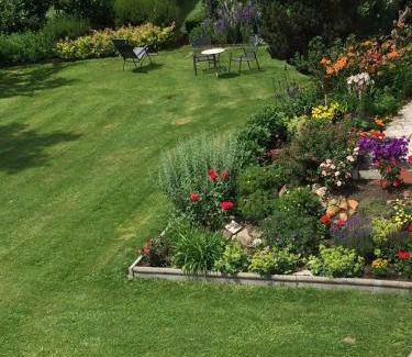 Wolframs-Eschenbach House | Family-Friendly Hotel-Pension Seitz with Pool Amenities