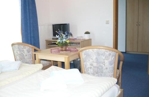 Ueckeritz House | Pet-Friendly Stay at Hotel Pension Neptun with Ocean Views