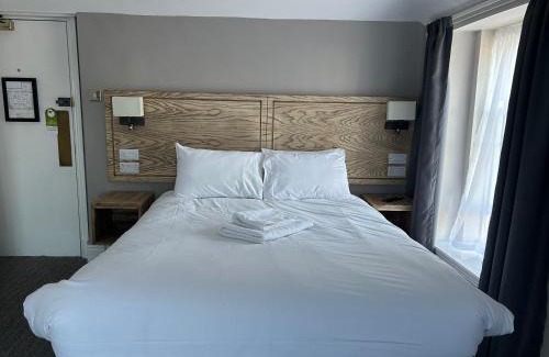 New Quay Hotel | Pet-Friendly Hotel Penwig with Oceanfront Views & Dining