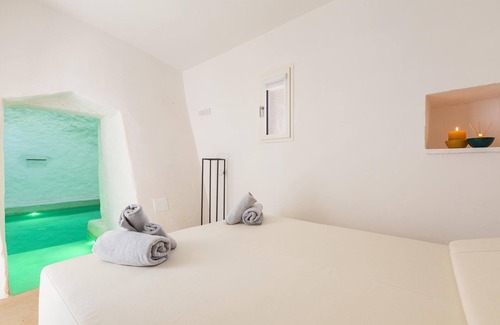 Torre Pali Hotel | Indulge at Perla Saracena Suites - Comfort and Amenities Await
