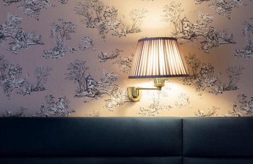 Gare Hotel | Pet-Friendly Hotel Perrin: A 4-Star Guest Favorite