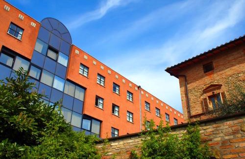 Perugia Hotel | Discover Hotel Perusia: Oceanfront Getaway with Pool