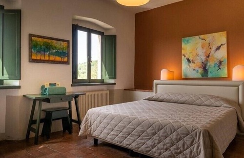San Gimignano Hotel | Discover Hotel Pescille: Eco-Friendly Retreat with Pool
