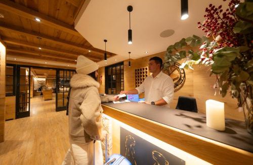 Gessa Hotel | Inviting Hotel Petit Lacreu: Pool and Hot Tub Awaits