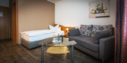 Veltenhof Hotel | Hotel Pfälzer Hof: Relaxing Retreat with Hot Tub & Dining