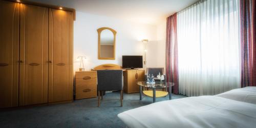 Veltenhof Hotel | Hotel Pfälzer Hof: Relaxing Retreat with Hot Tub & Dining