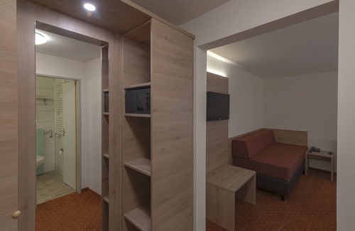 Schoenaich Hotel | Discover Hotel Pfefferburg: Family-Friendly with Breakfast