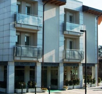 Villongo Hotel | Pet-Friendly Hotel Piccolo Principe with Hot Tub & Breakfast