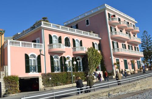 Bordighera Hotel | Pet-Friendly Hotel Piccolo Lido with Oceanfront Dining
