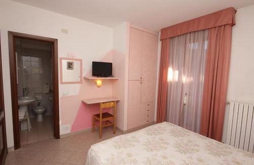 Imperia Hotel | Pet-Friendly Retreat at Hotel Piemontese with Breakfast
