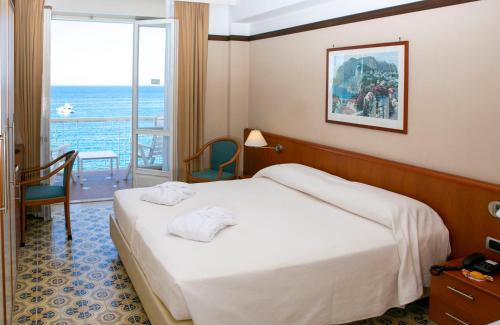 Maiori Hotel | Experience Hotel Pietra di Luna: Oceanfront Bliss Awaits