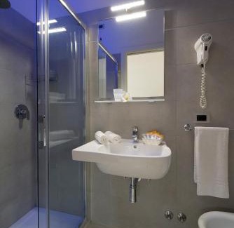 Bibione Hotel | Experience Hotel Pillon: Oceanfront Bliss & Hot Tub Retreat